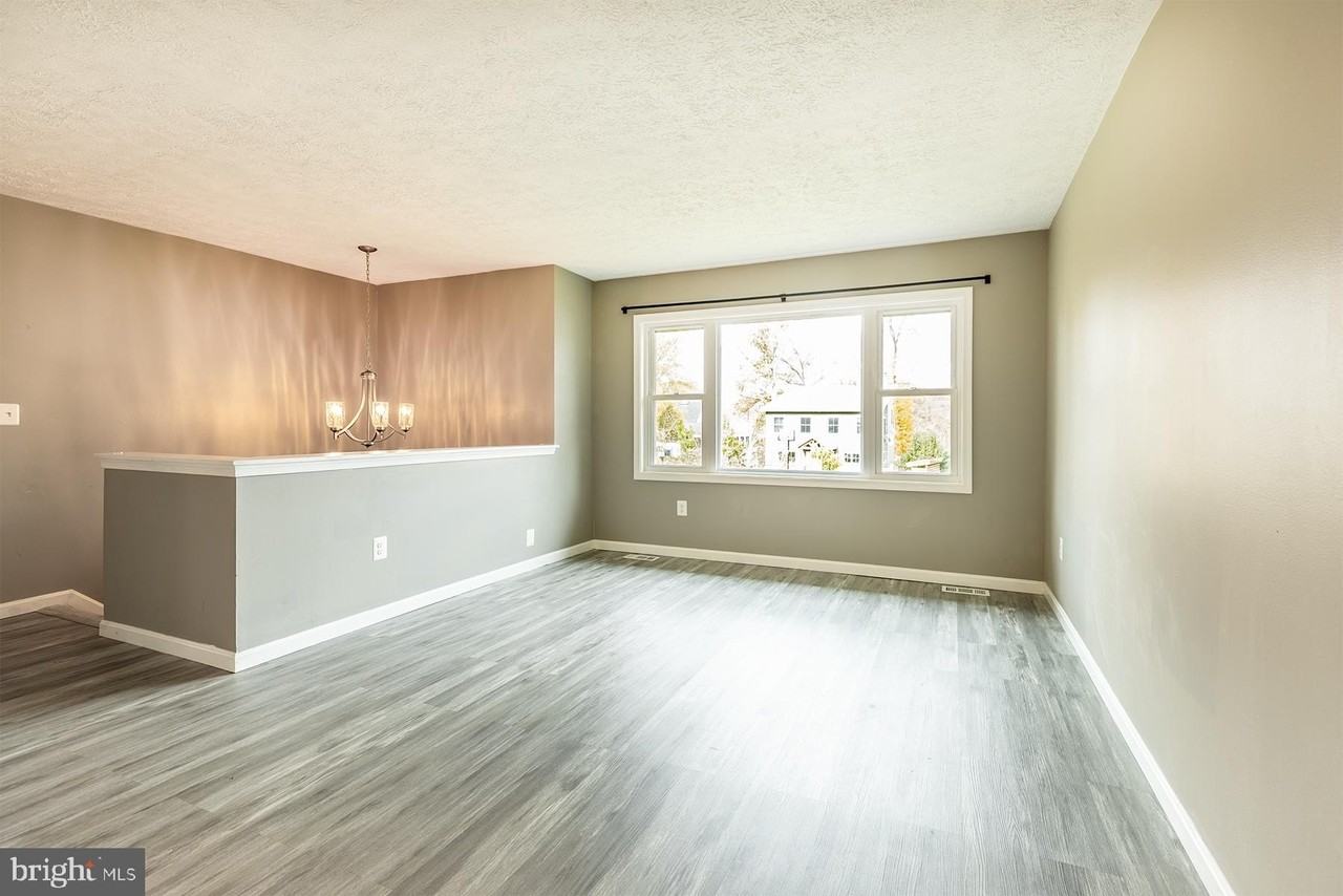 847 Harbor View Ter - Photo 5 of 33