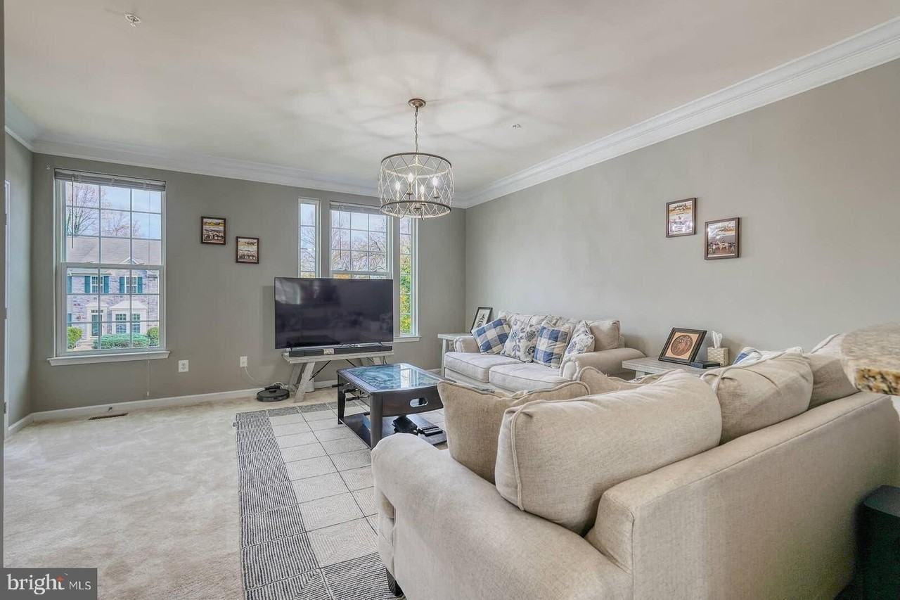 5183 Wyndholme Cir - Photo 4 of 31