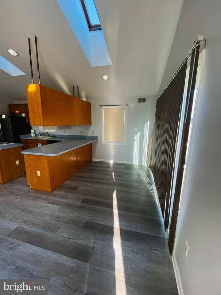 619 Franklin Ave - Photo 3 of 17