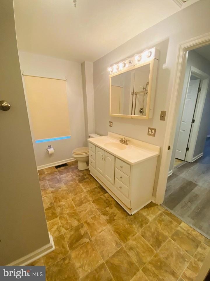 619 Franklin Ave - Photo 7 of 17