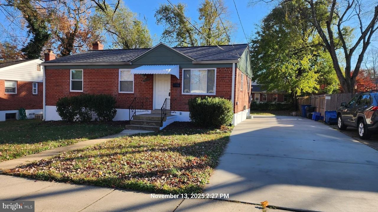 4704 Red Fox Rd - Photo 2 of 19