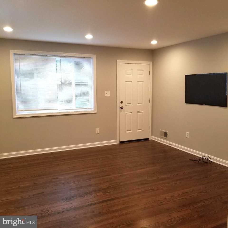 4704 Red Fox Rd - Photo 4 of 19