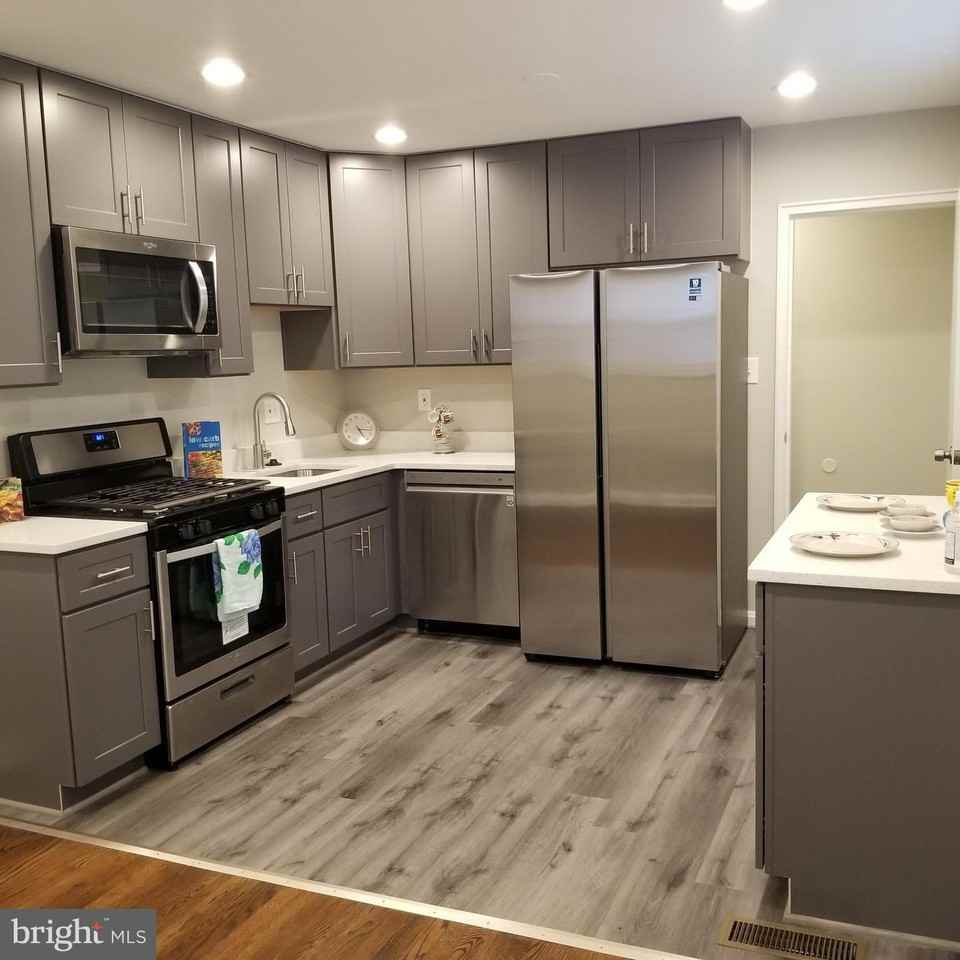 4704 Red Fox Rd - Photo 7 of 19