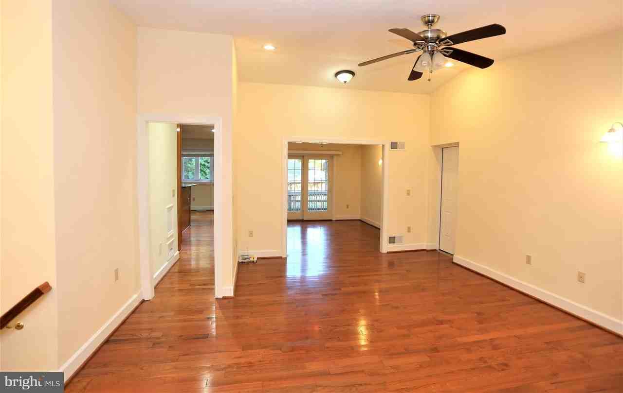 9705 Fernwood Rd - Photo 3 of 32