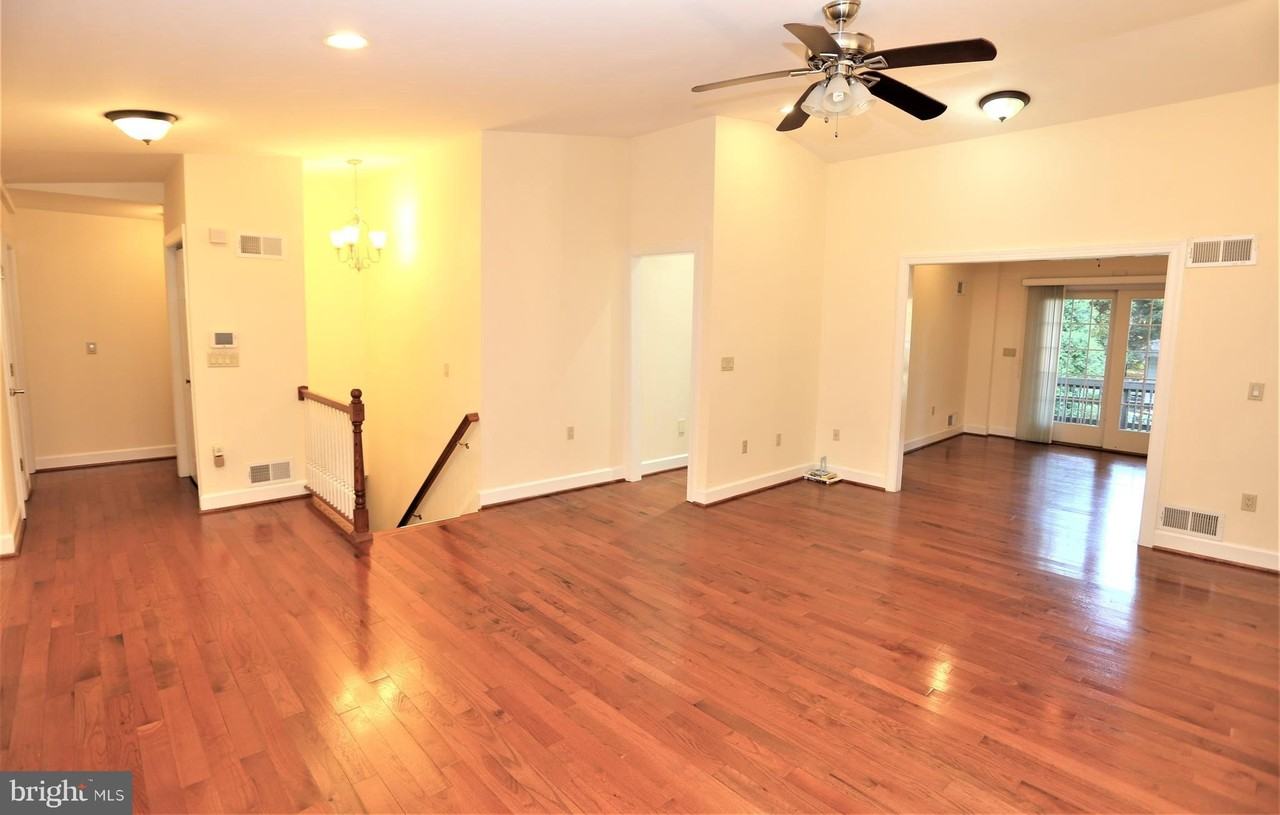 9705 Fernwood Rd - Photo 4 of 32