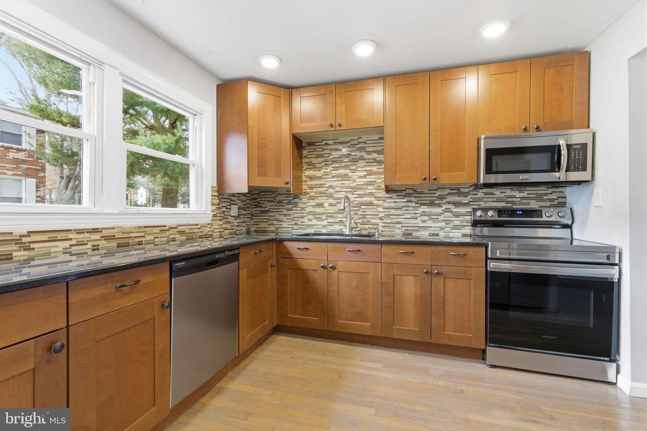 393 Rutgers Ct - Photo 3 of 21