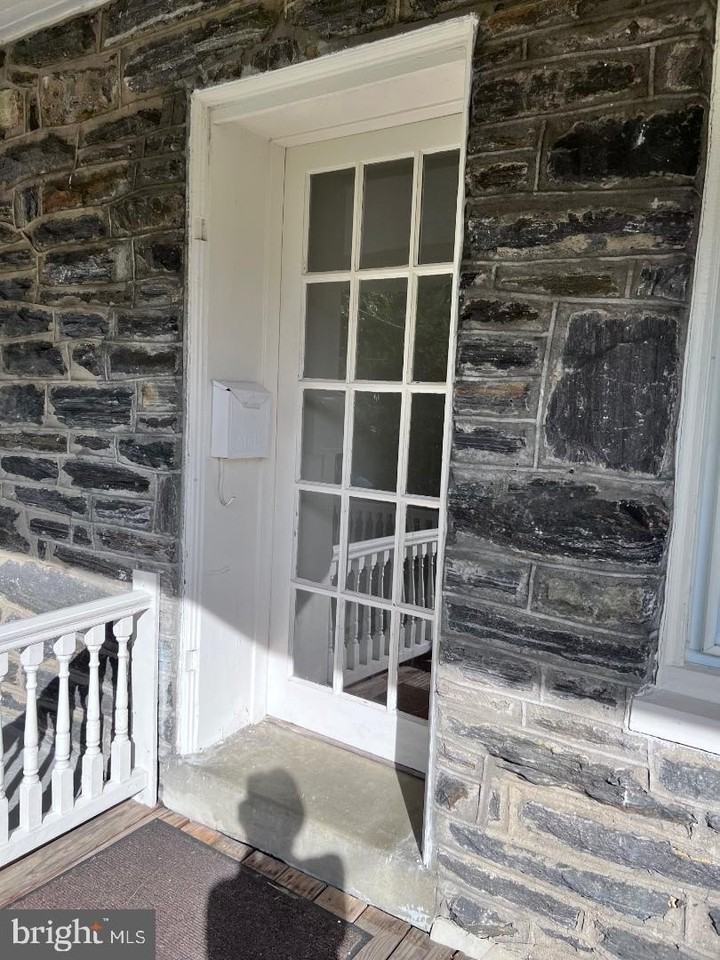 111 Chestnut Ave - Photo 3 of 24