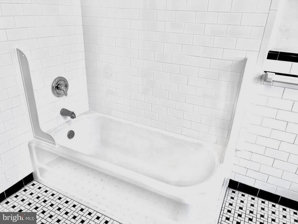 111 Chestnut Ave - Photo 6 of 24