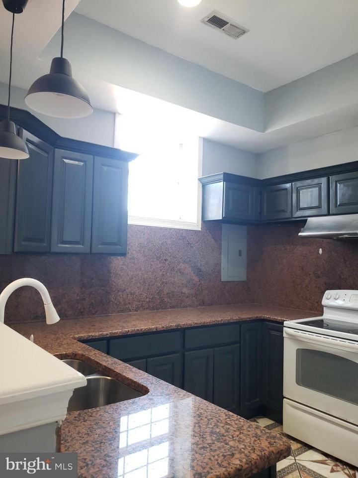 1119 S 18th St Fl 2 #FL2 - Photo 5 of 9