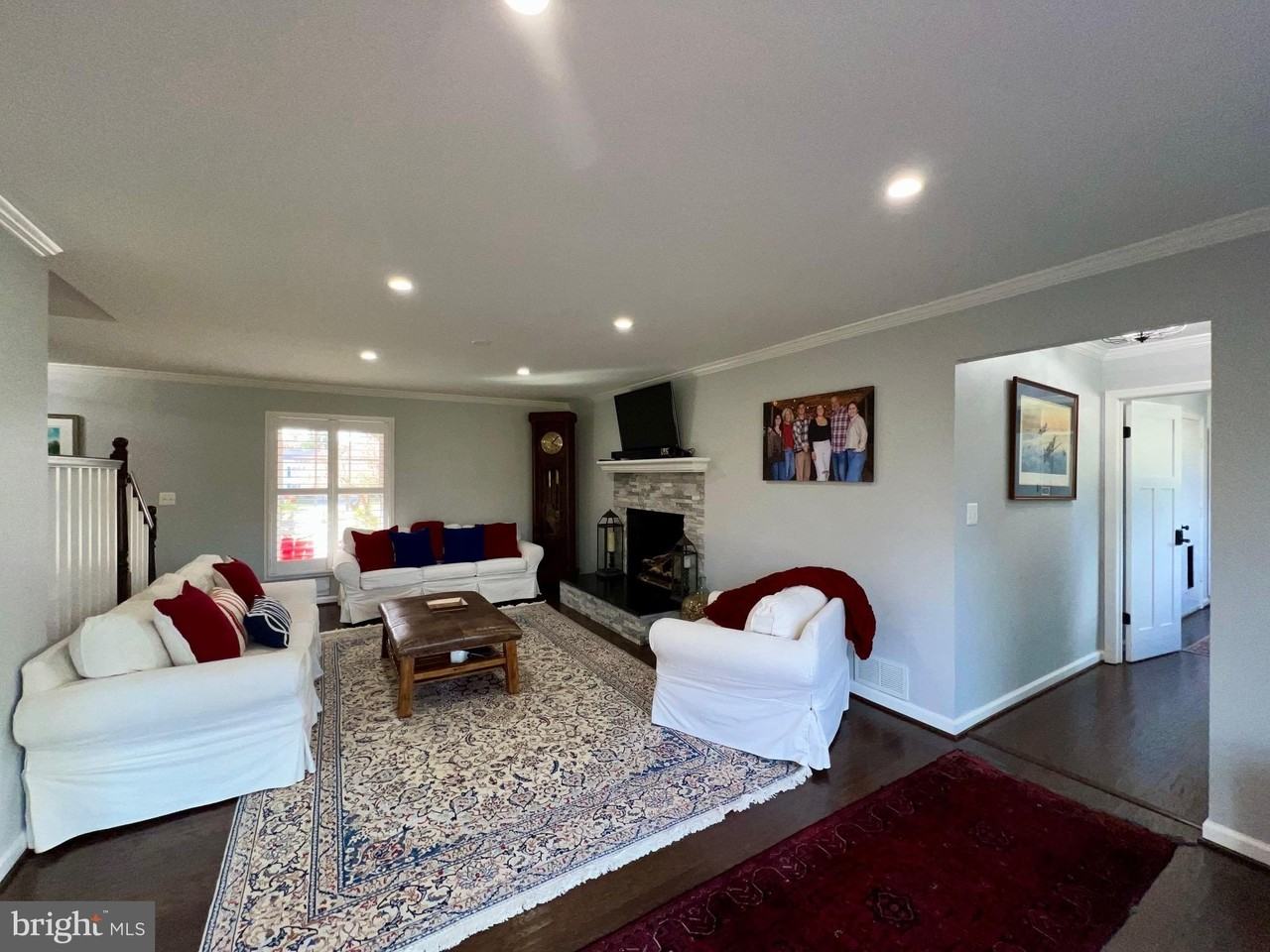 909 Saint Stephens Rd - Photo 4 of 40