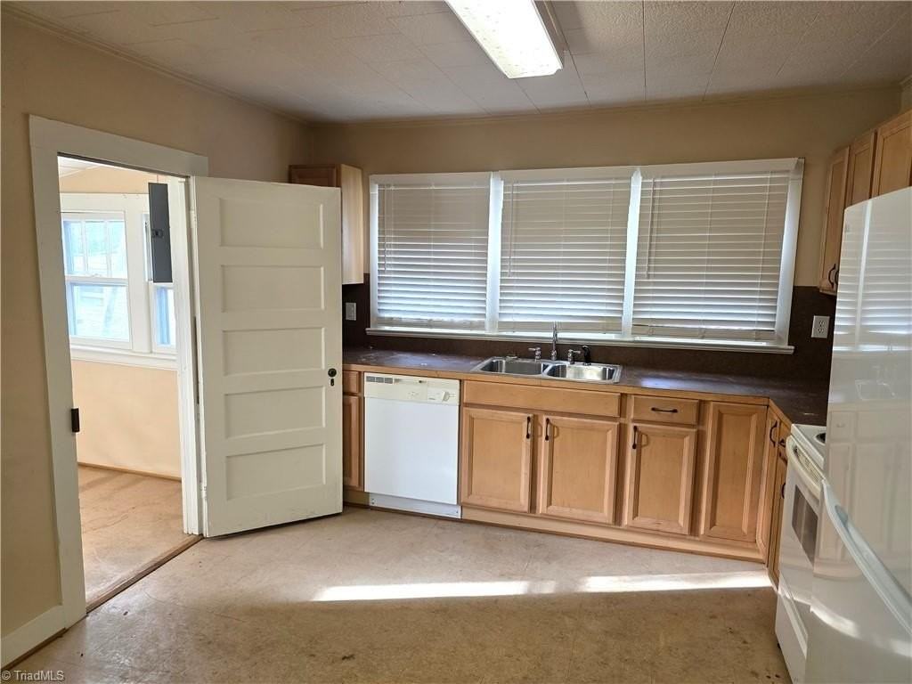 816 Banner St - Photo 6 of 20