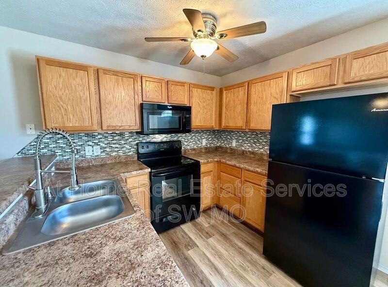 5610 Sugarpine Drive - Photo 4 of 16