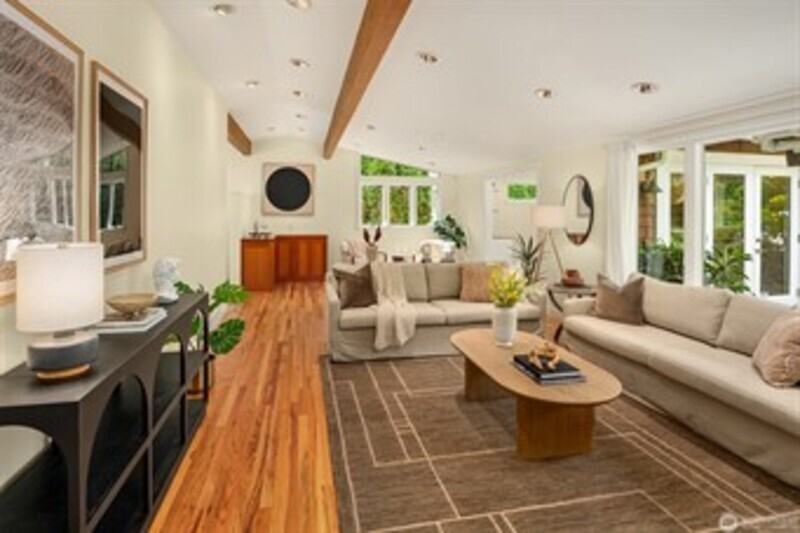 4510 48th Ave Ne - Photo 2 of 34