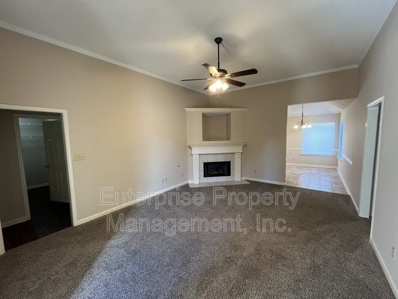 1330 Siskin Dr - Photo 3 of 18