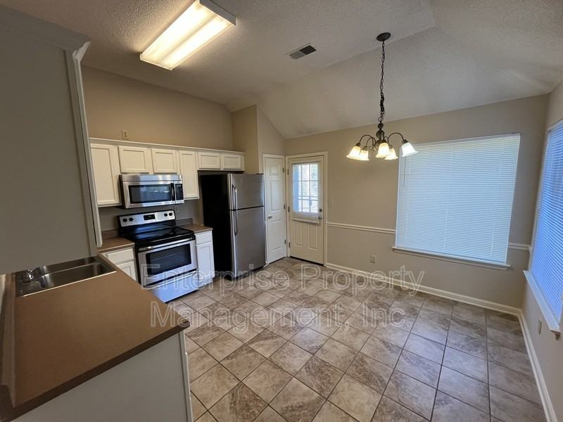 1330 Siskin Dr - Photo 5 of 18