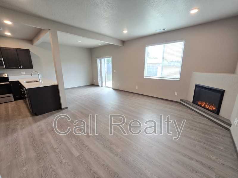 9618 E Nixon Ln - Photo 2 of 13