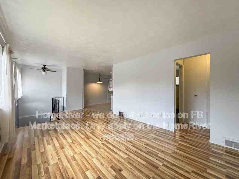 208 Walpole Dr - Photo 4 of 20