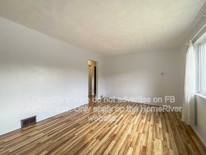 208 Walpole Dr - Photo 5 of 20