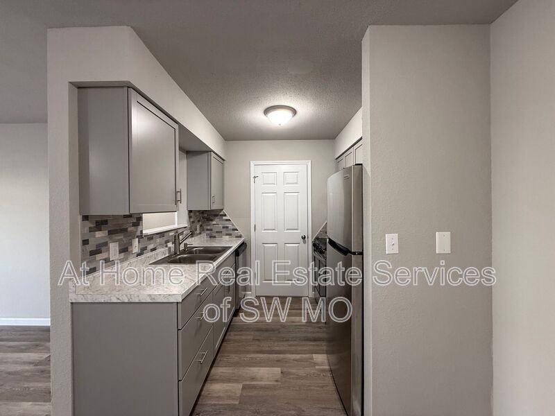 787 E Bain St - Photo 4 of 13
