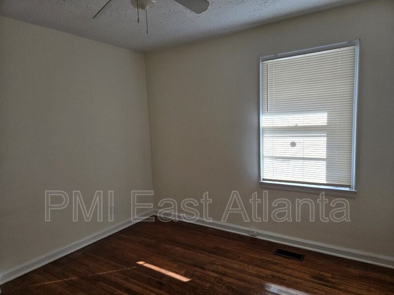 2332 Carey Dr Se - Photo 4 of 12