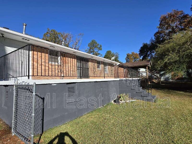 2332 Carey Dr Se - Photo 2 of 12