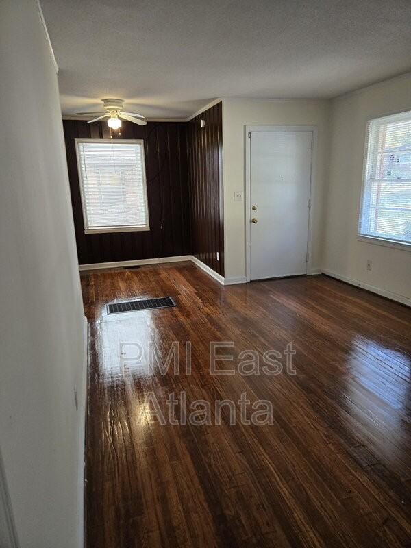 2332 Carey Dr Se - Photo 5 of 12
