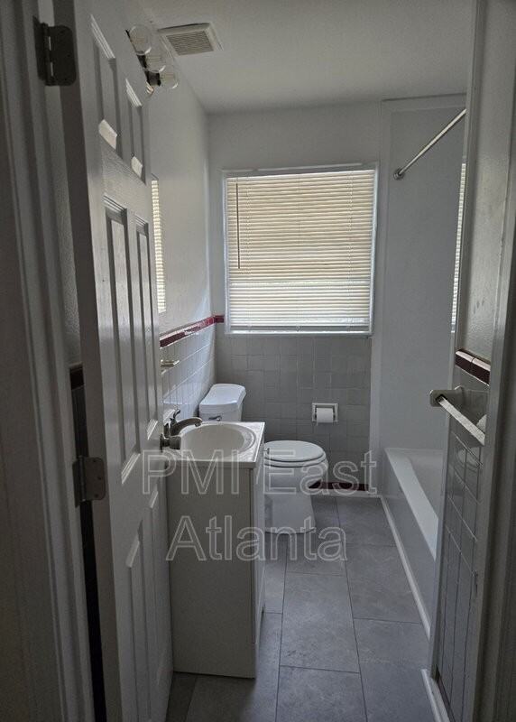 2332 Carey Dr Se - Photo 6 of 12