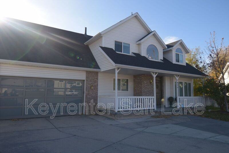 1814 E Whisperwood Cir - Photo 2 of 48