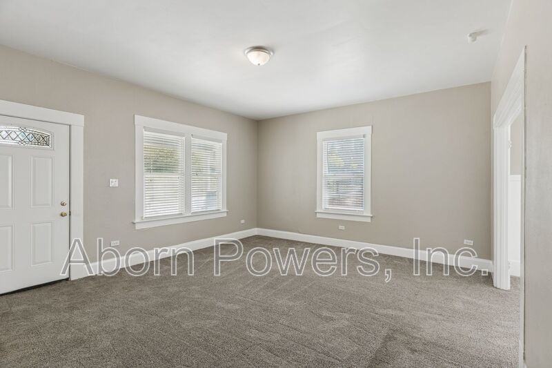 2984 Bedford Ave - Photo 5 of 18