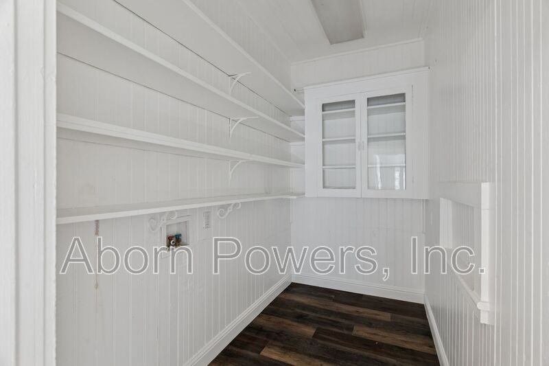 2984 Bedford Ave - Photo 7 of 18