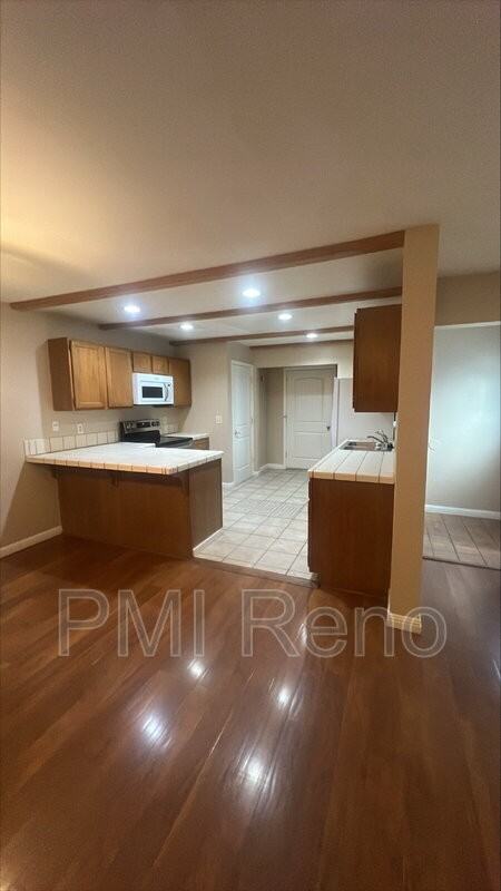 3963 Kings Row - Photo 4 of 23