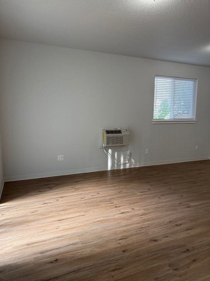 4209 Straw Drive North - Photo 7 of 23