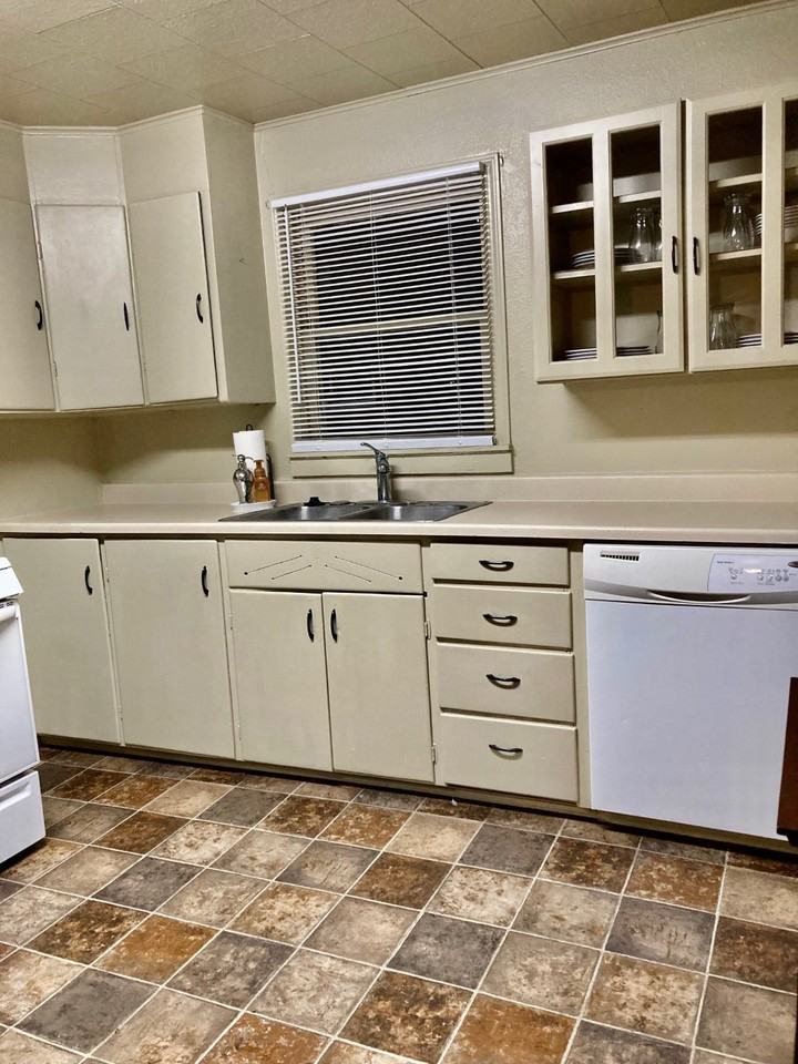 1217 1st Ave S - Photo 4 of 17