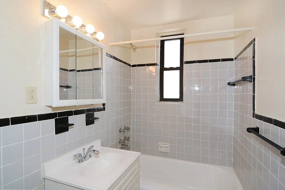 2860 Bailey Ave - Photo 2 of 3