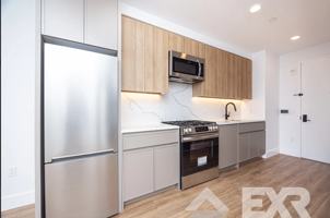 featured image of 466 Monmouth St