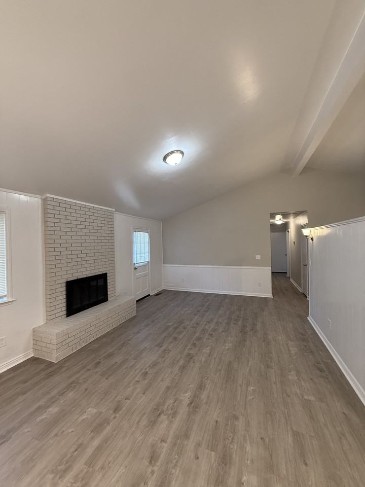 5409 Nw 64th St - Photo 2 of 17