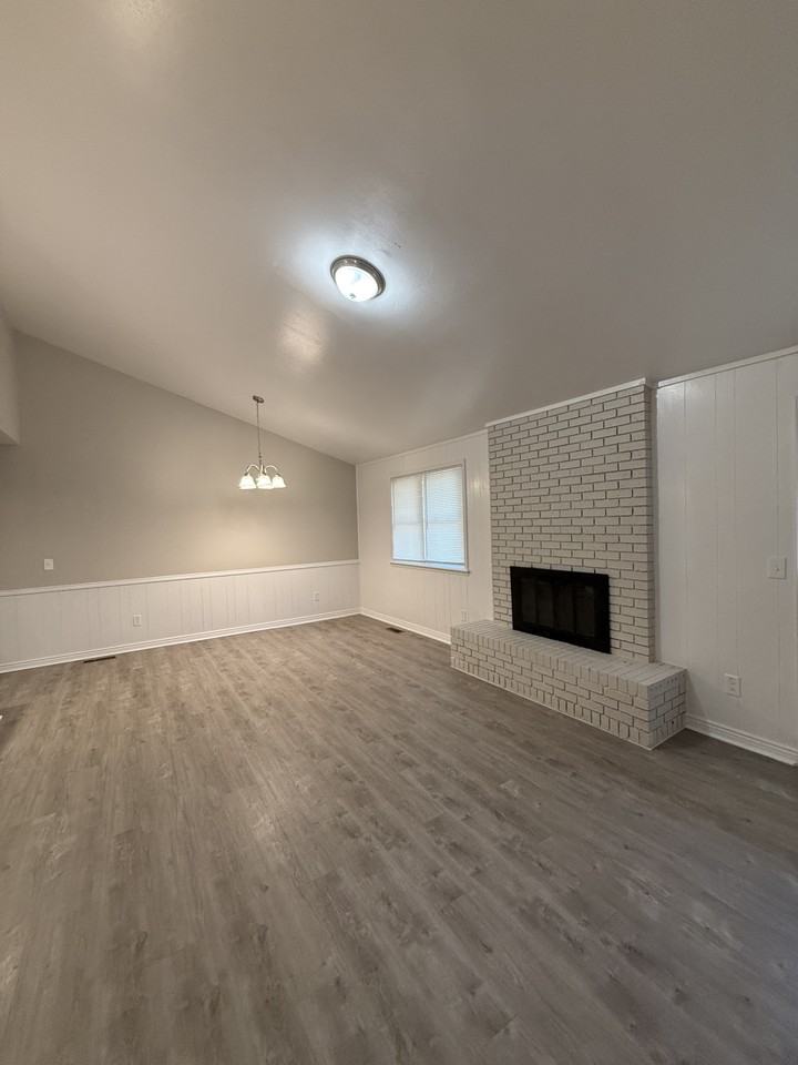 5409 Nw 64th St - Photo 3 of 17