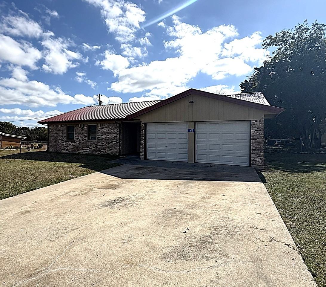 613 County Road - Photo 3 of 32
