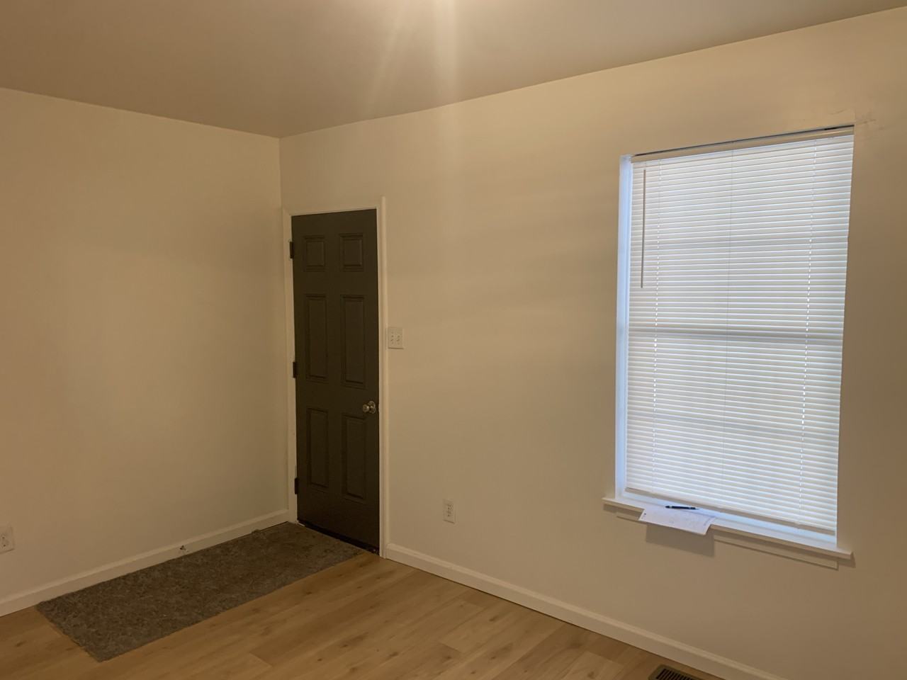 208 Fleetwood Street - Photo 4 of 34