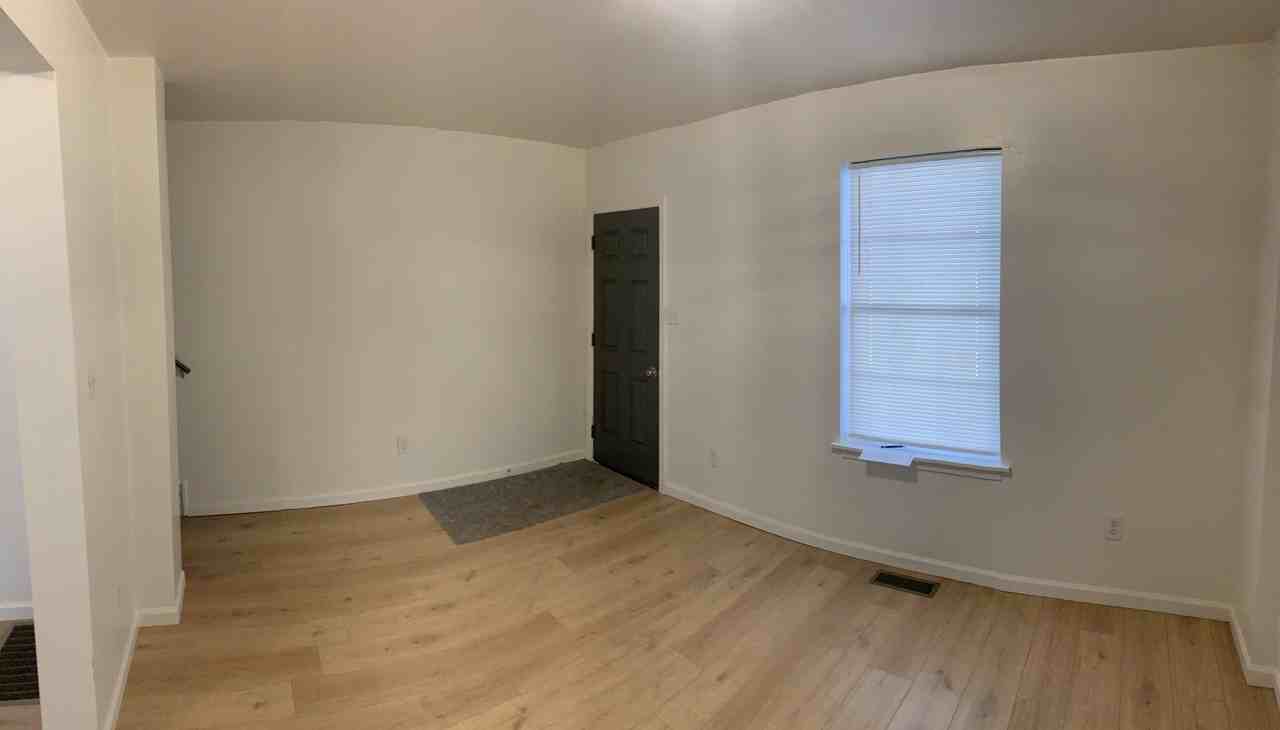 208 Fleetwood Street - Photo 5 of 34