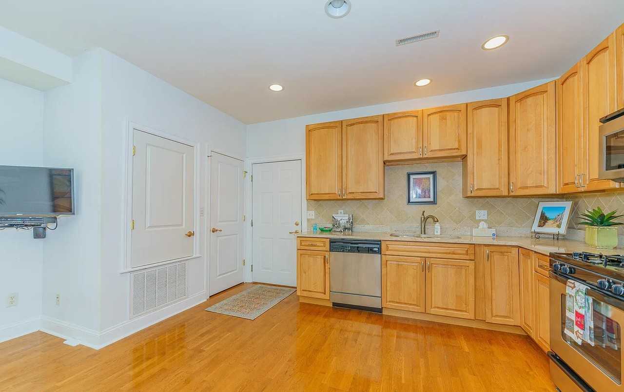 1110 Western Ave - Photo 3 of 6