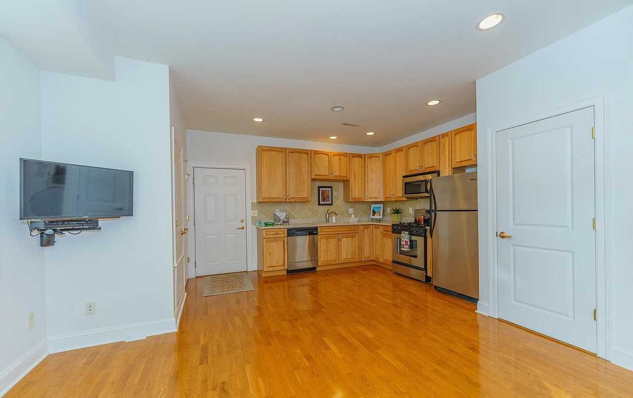 1110 Western Ave - Photo 4 of 6