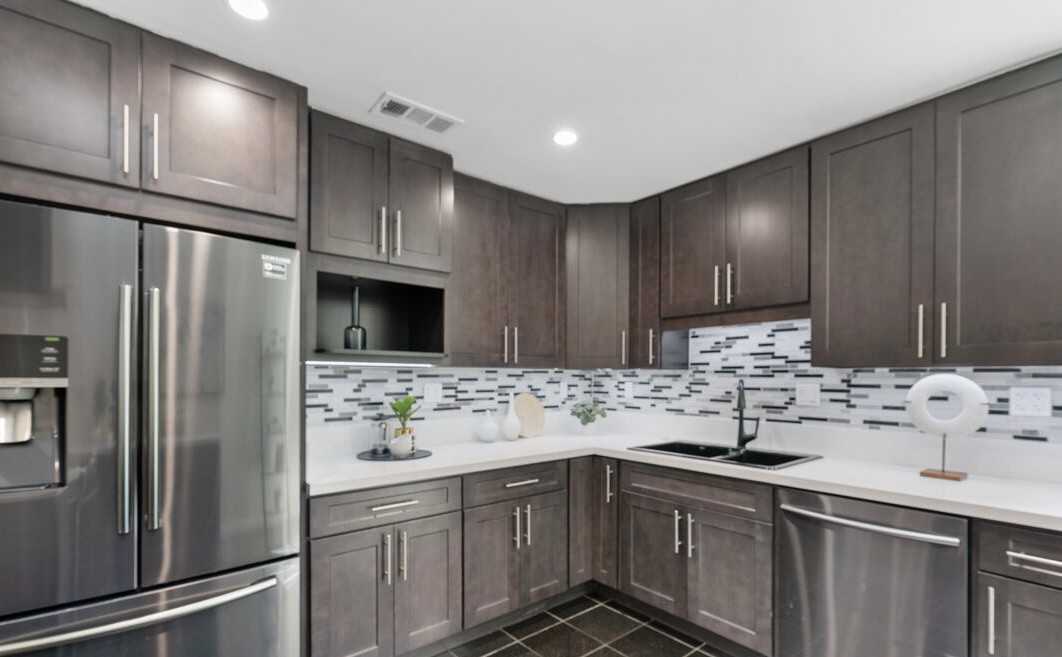 5411 Tyrone Ave - Photo 4 of 6