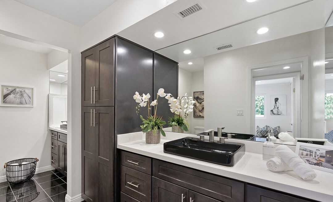 5411 Tyrone Ave - Photo 5 of 6