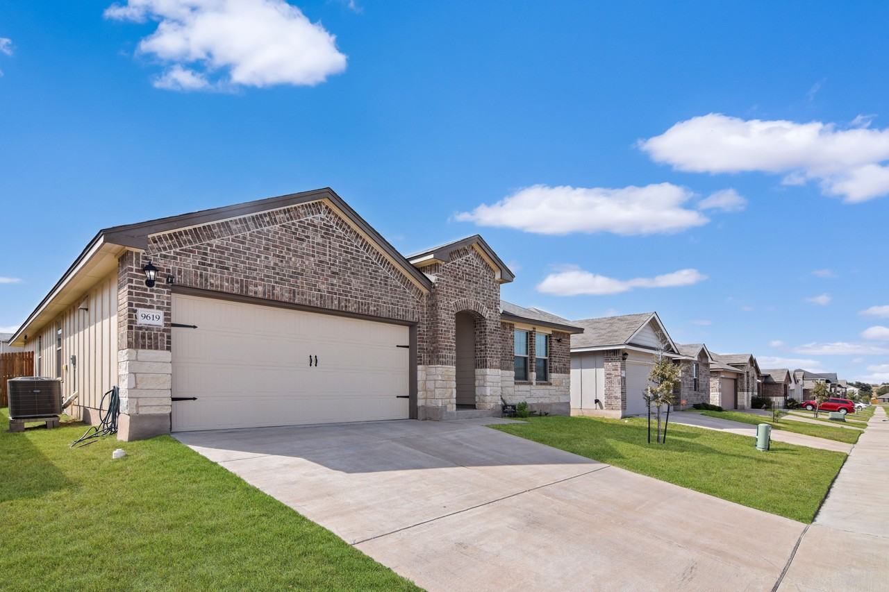 9619 Falme Ln - Photo 2 of 42