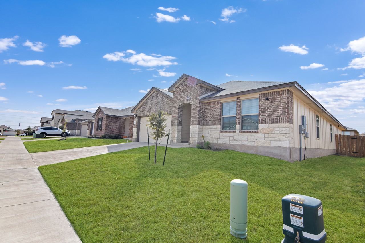 9619 Falme Ln - Photo 3 of 42