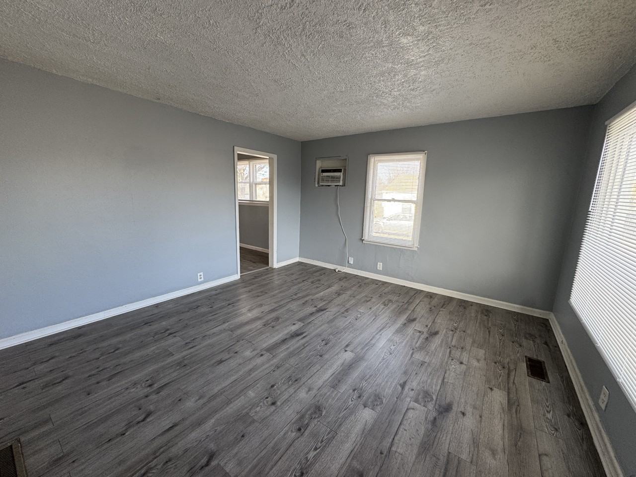 1802 Dawson St - Photo 2 of 18