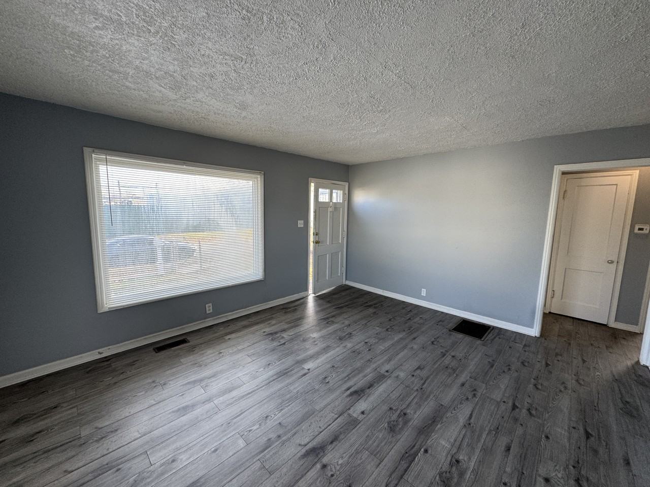 1802 Dawson St - Photo 4 of 18