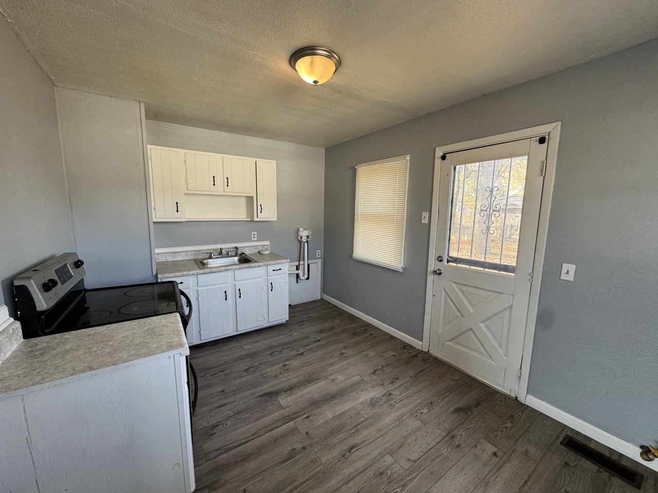 1802 Dawson St - Photo 5 of 18