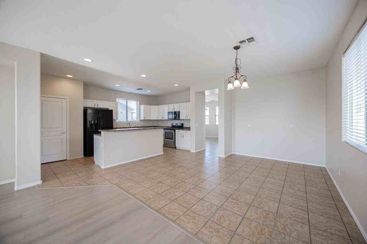 18096 N Arbor Dr - Photo 7 of 31